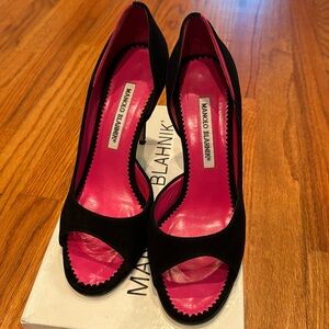 black and hot pink Manolo Blahnik Pumps